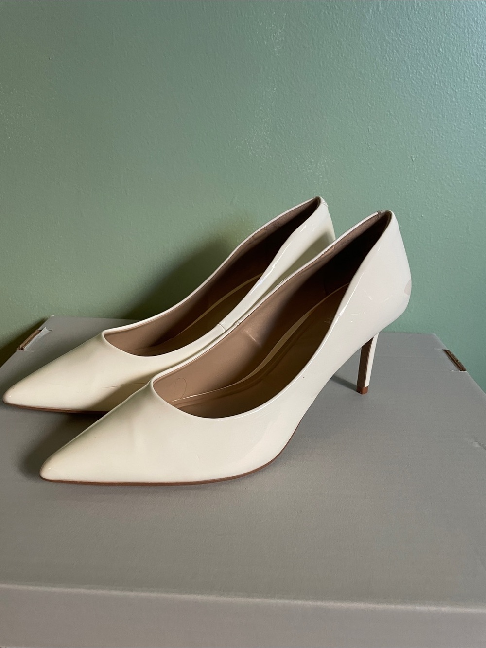 Women’s Pointed Toe White Patent Pumps